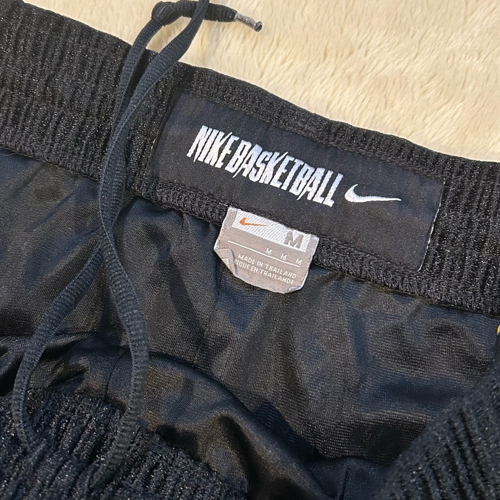 Nike basketball shorts black yellow size M - Picture 2 of 5